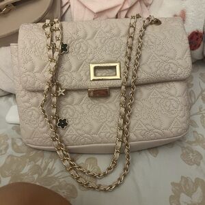 WOMENS ALDO SHOULDER BAG 
Has been lightly used only worn a couple times !